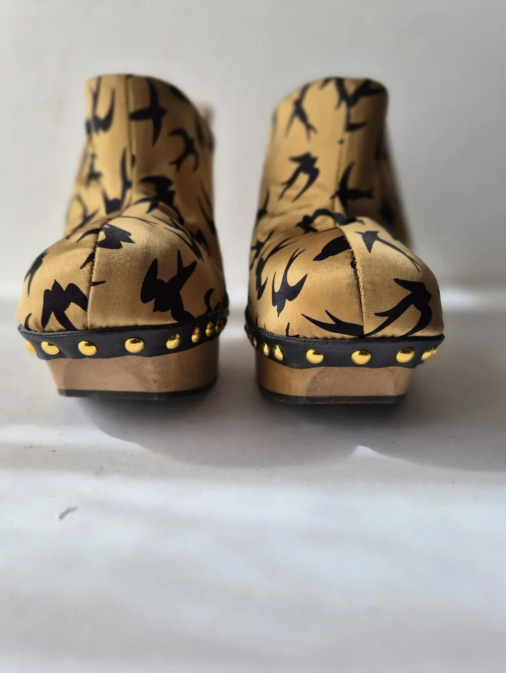 Miu Miu Rare SS10 Swallow Print Studded Wood Clogs Size 42 Twee Core Archival